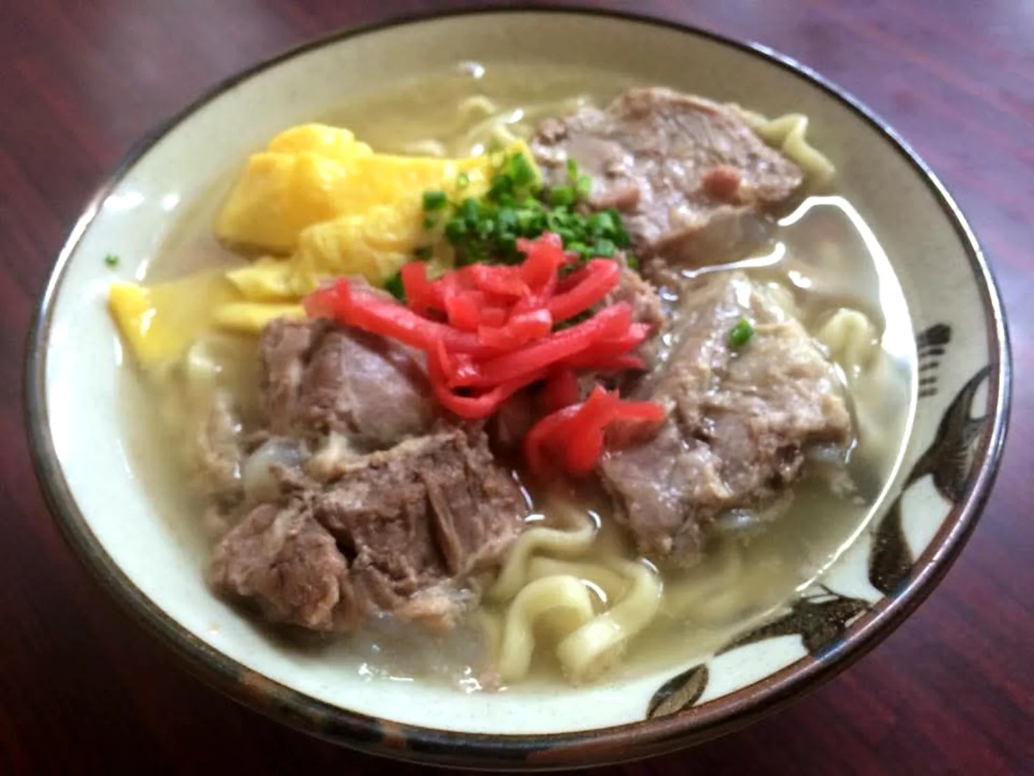 浜屋で撮影された沖縄そばの一杯