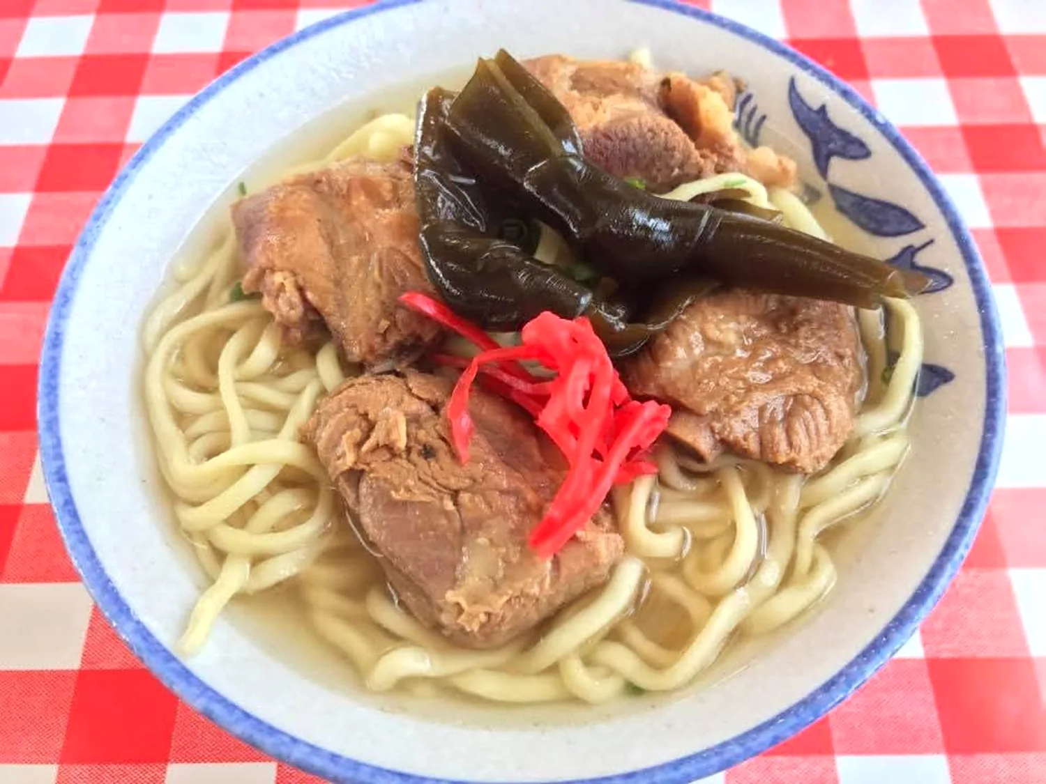 宮里そばで撮影された沖縄そば