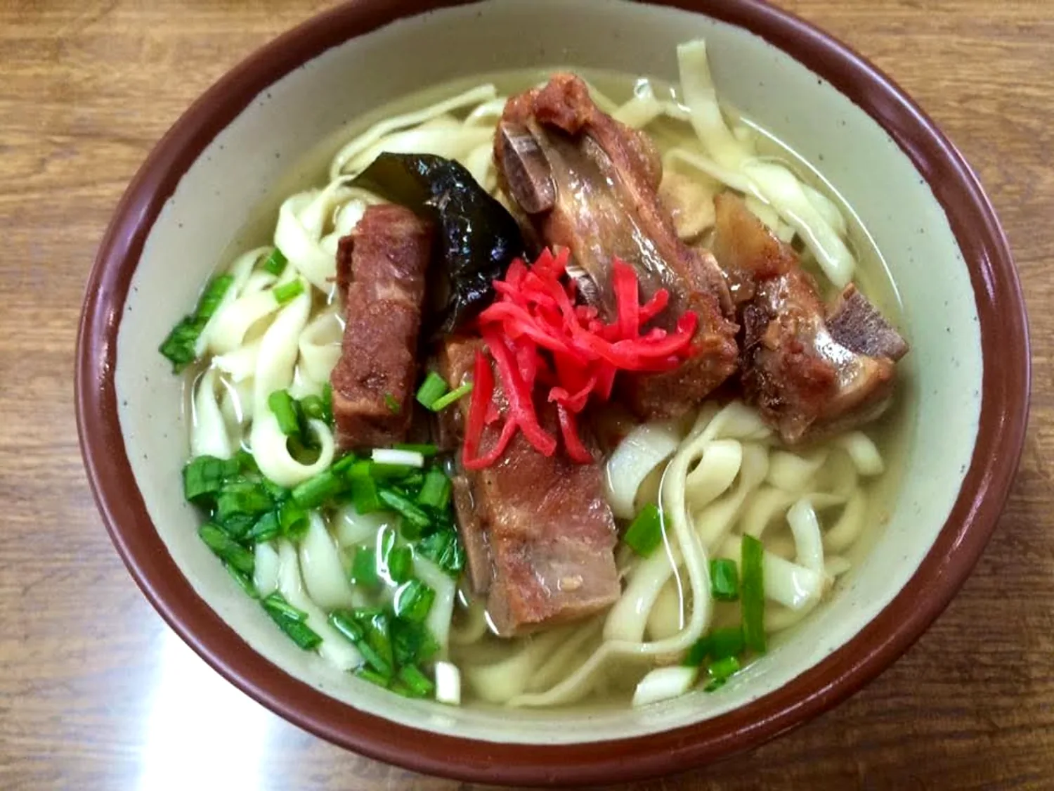 新山食堂の沖縄そば